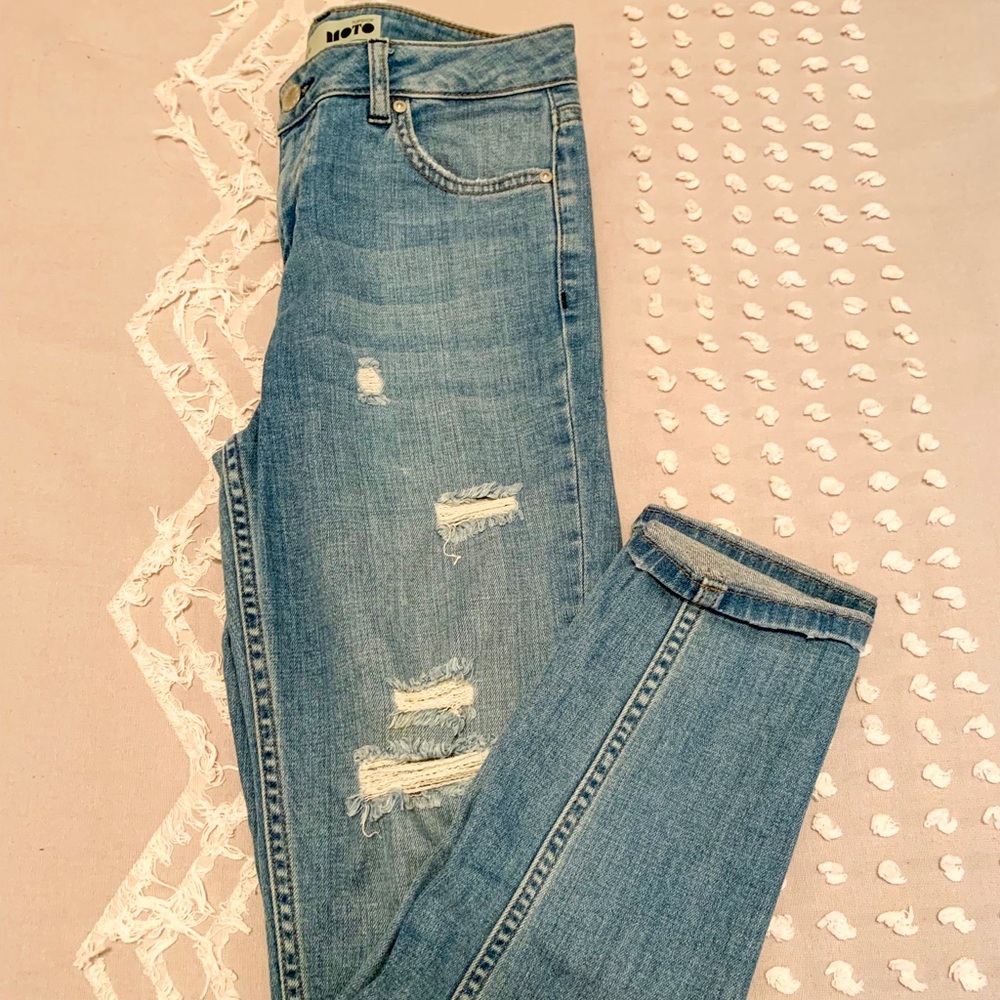 TOPSHOP MOTO DISTRESSED DENIM JEANS